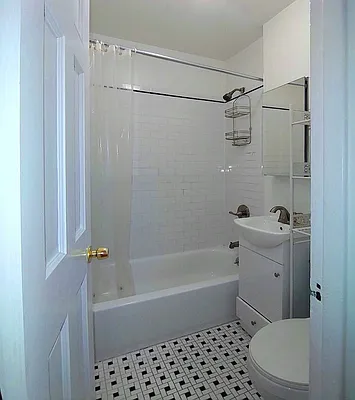 Rented by Moss Realty Company | media 16