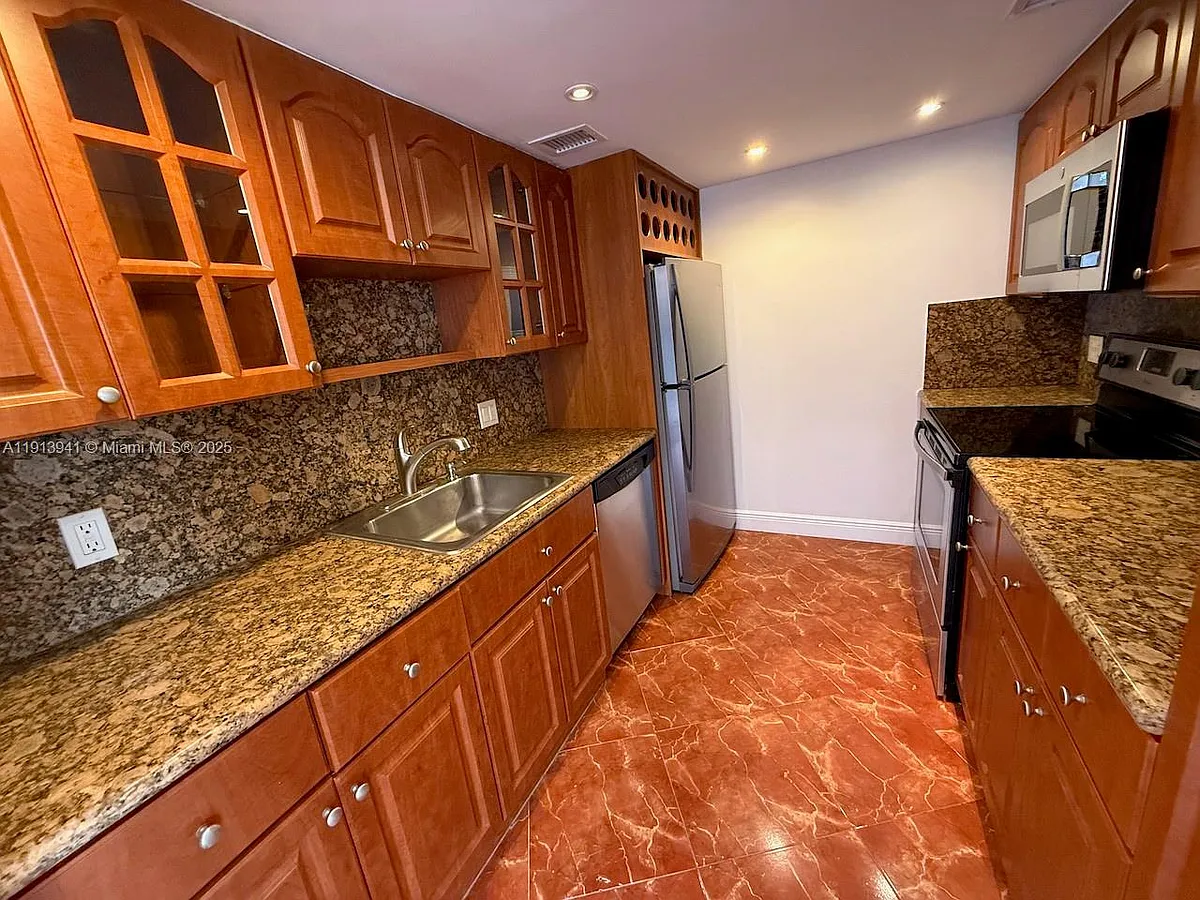 Building Photo - 900 Bay Dr #419