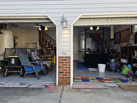 3rd image of 133 Holloway Dr #1