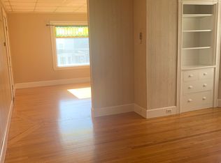 33 Elmwood St, Portland, ME 04103