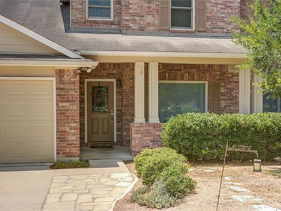 3rd image of 112 McLeod Pl