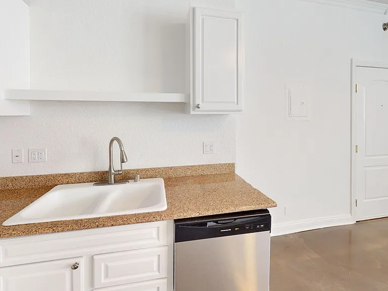 Mariposa Apartments...Gorgeous Newly Remodeled Stylish Apartments...Great Location! CALL NOW! — Photo 5