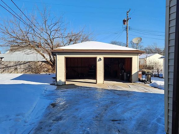 3rd image of 2436 Grovewood Ave #1