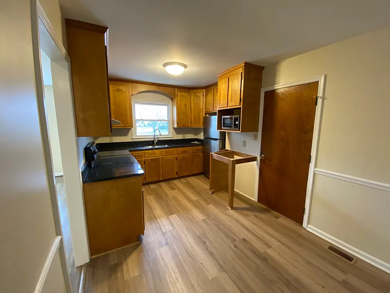 218 Mona Dr — Photo 10