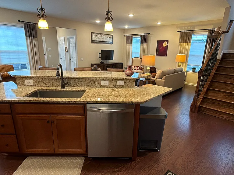 528 Kerry Ct — Photo 5
