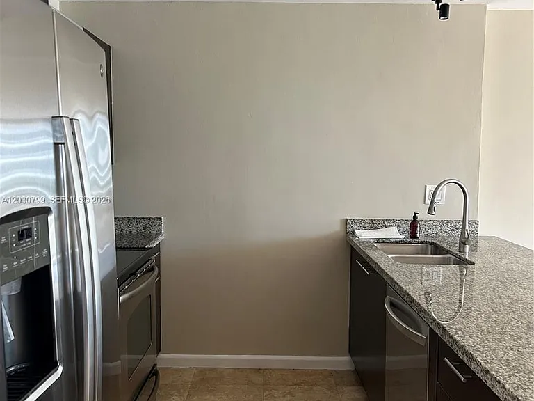 600 NE 36th St #417 — Photo 7