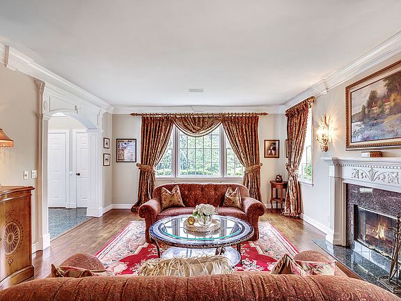 5th image of 5 Woodbury Farms Dr