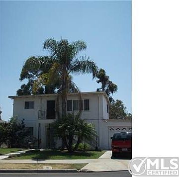 2nd image of 5575-77 Roswell St