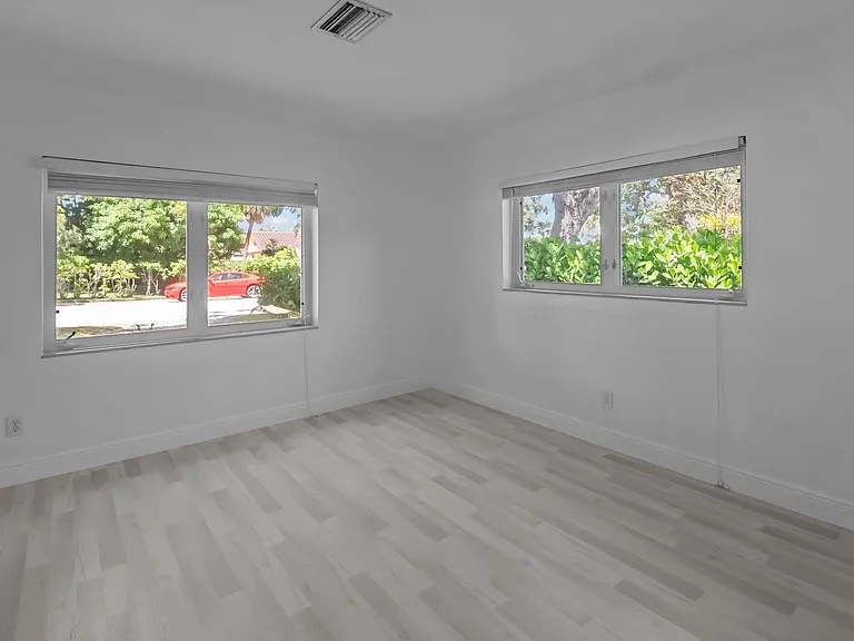 2608 NE 12th St — Photo 28