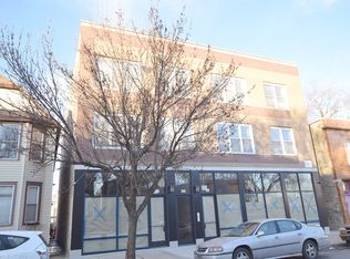 3804 W Montrose Ave #204, Chicago, IL