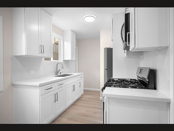 3rd image of 325 E Verdugo Ave APT C