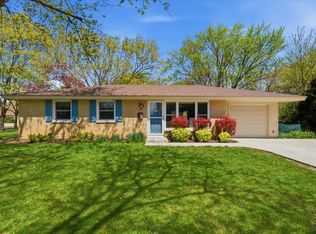 924 Bradford Ln, Schaumburg, IL 60193