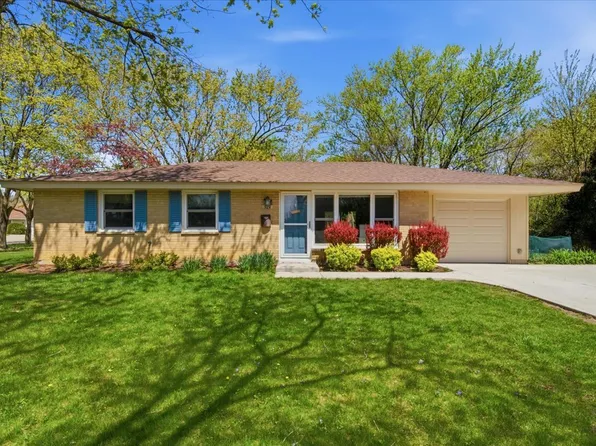 924 Bradford Ln, Schaumburg, IL 60193