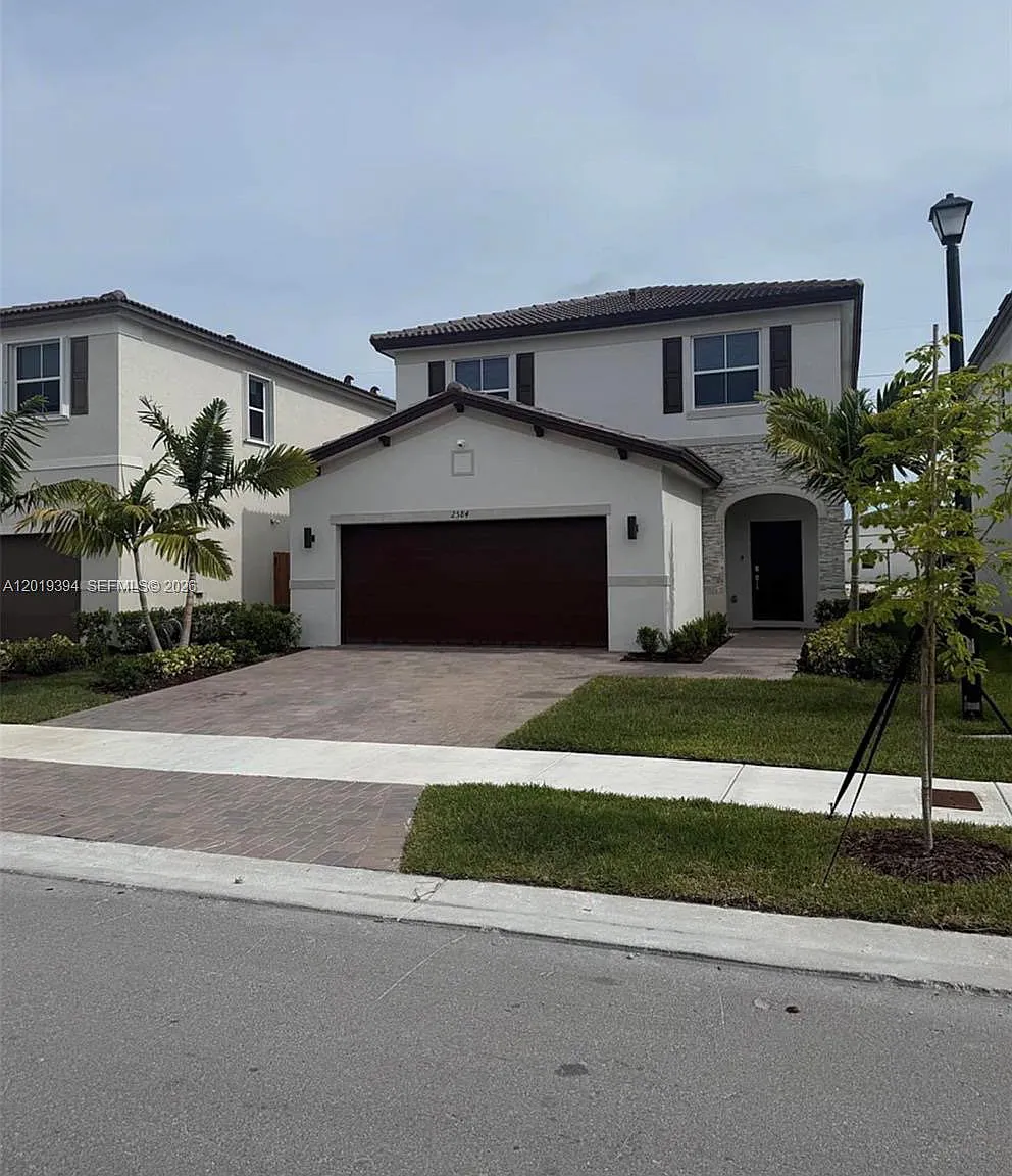 3 bed, 2.5 bath, $2,999 — Photo 1