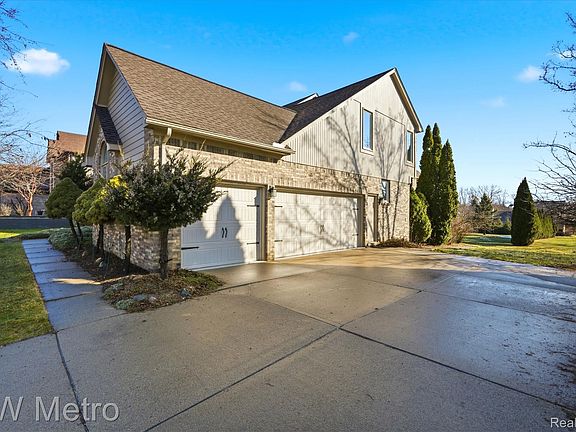 3rd image of 887 Grovecrest