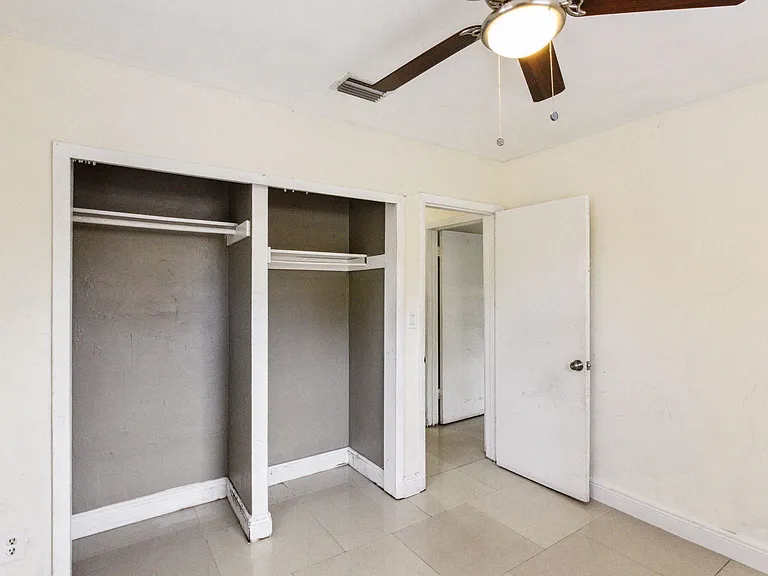 520 NE 45th St — Photo 19