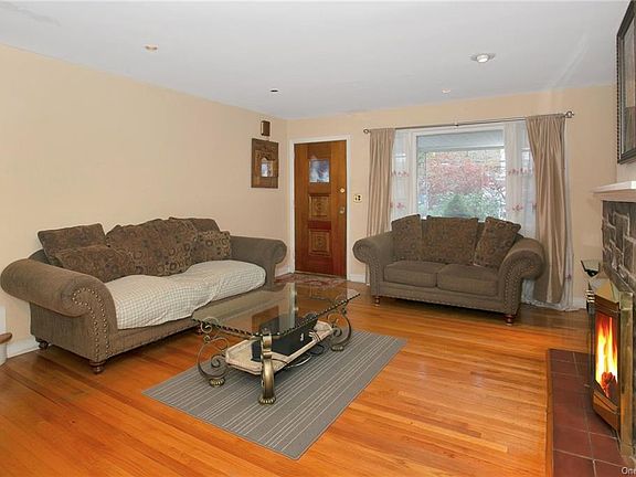 5th image of 129 Gordon Ave