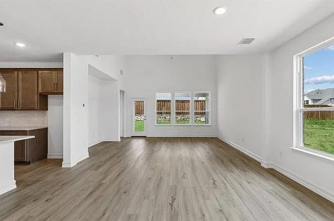 1812 Briarcrest Dr — Photo 3