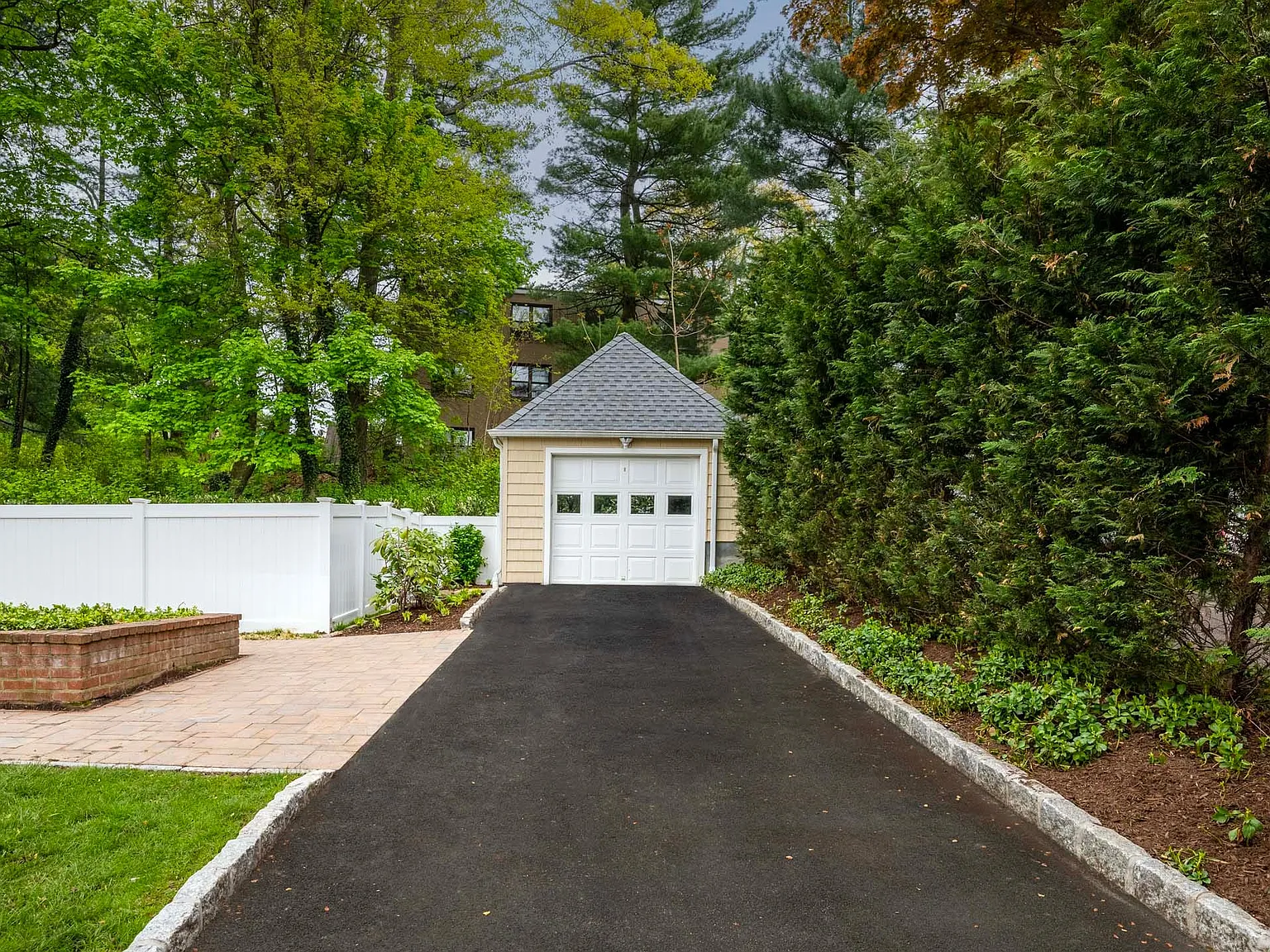 5 bed, 3.5 bath, 3162 sqft, $12,500 — Photo 4