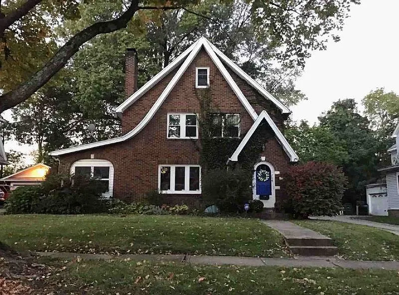 704 Sunset View Dr photo 1