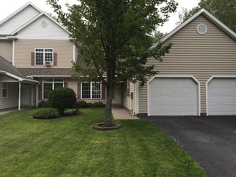 1st image of 12 Canterbury Ln