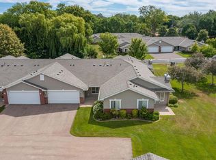 6055 Pond View Dr, Shorewood, MN 55331