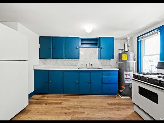 4th image of 1027 E Emerson Ave #A