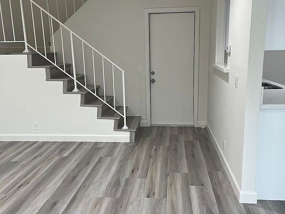 Living Rm Door to Garage