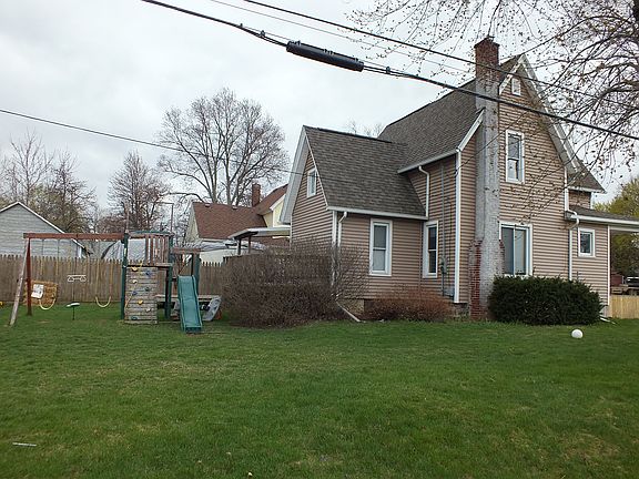 3rd image of 312 N Mackinaw St