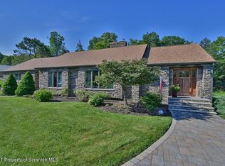 10 Starlight Dr, Clarks Summit, PA 18411