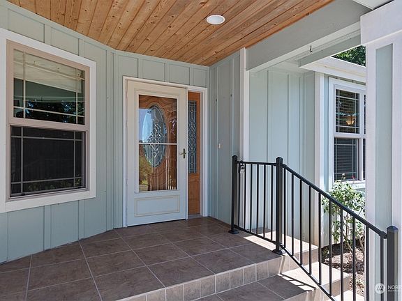 2nd image of 2938 Melrose Lane