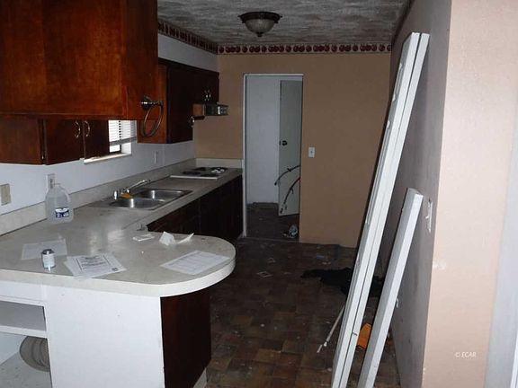 5th image of 136 S 1st St