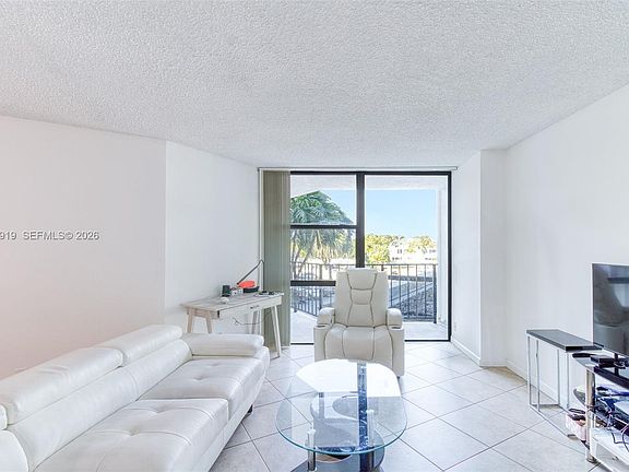 3rd image of 800 Parkview Dr APT 311
