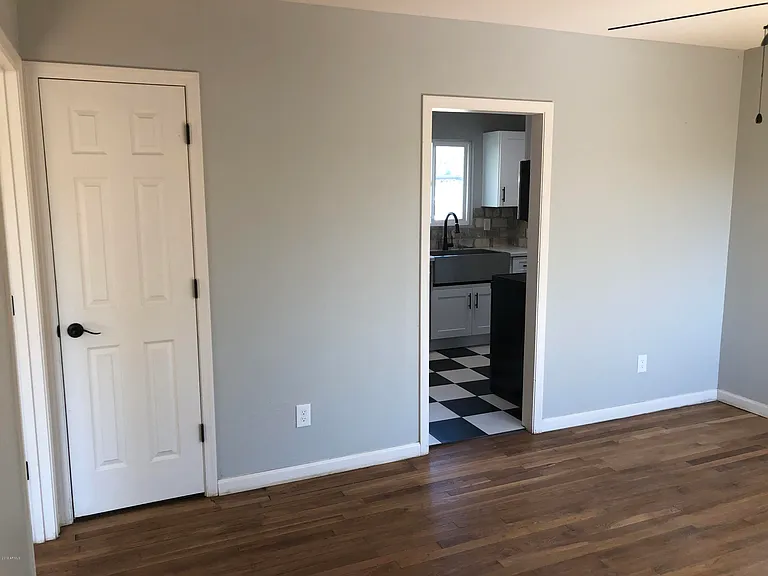 725 E Moreland St — Photo 9