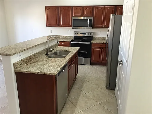 5308 S 53rd Ln — Photo 2