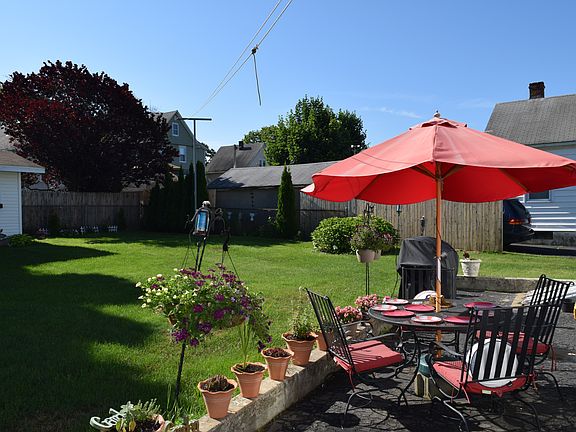 Great yard to entertain