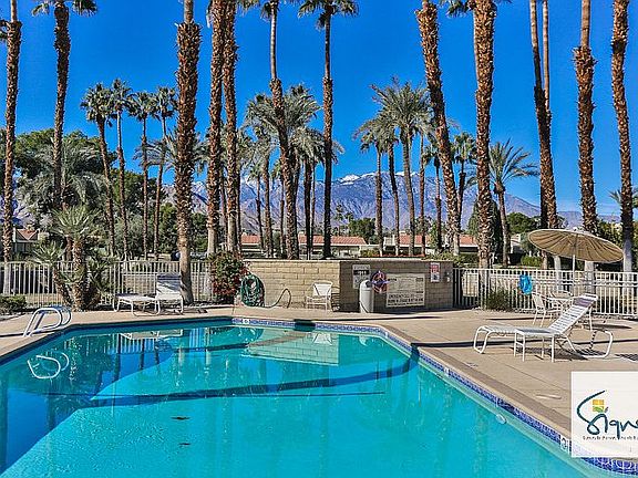 Pool & mountain views!