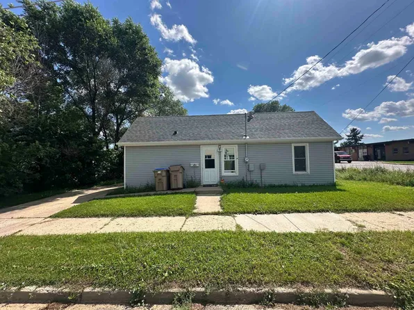 400 10th Ave NE, Minot, ND 58703