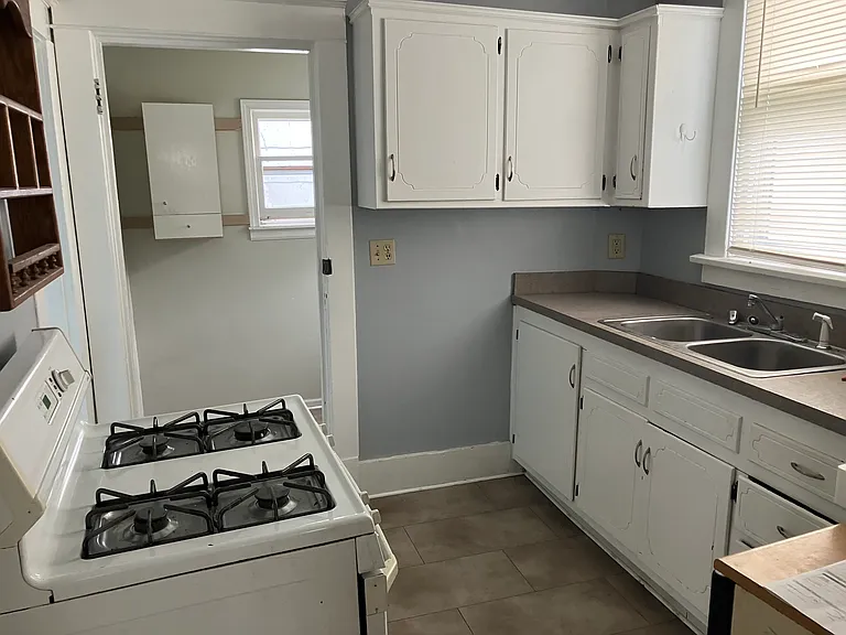 117 E 11th St — Photo 3