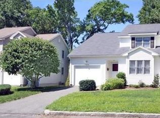 49 Luden St, Springfield, MA 01118