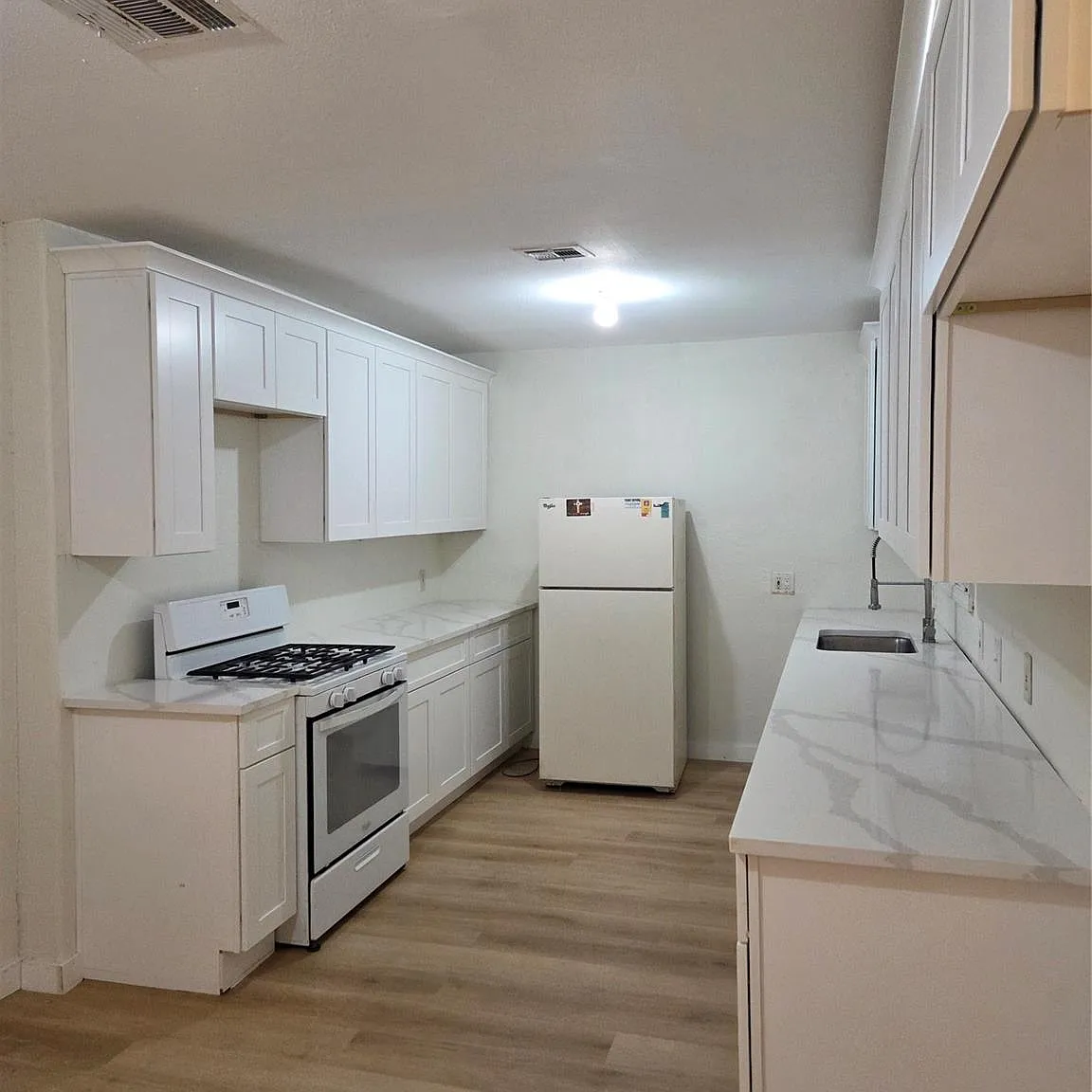 3 bed, 1.0 bath, 1252 sqft, $1,600 — Photo 3