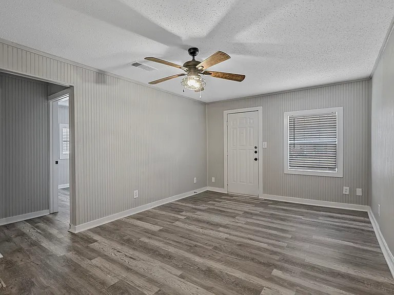1009 Oak St — Photo 14