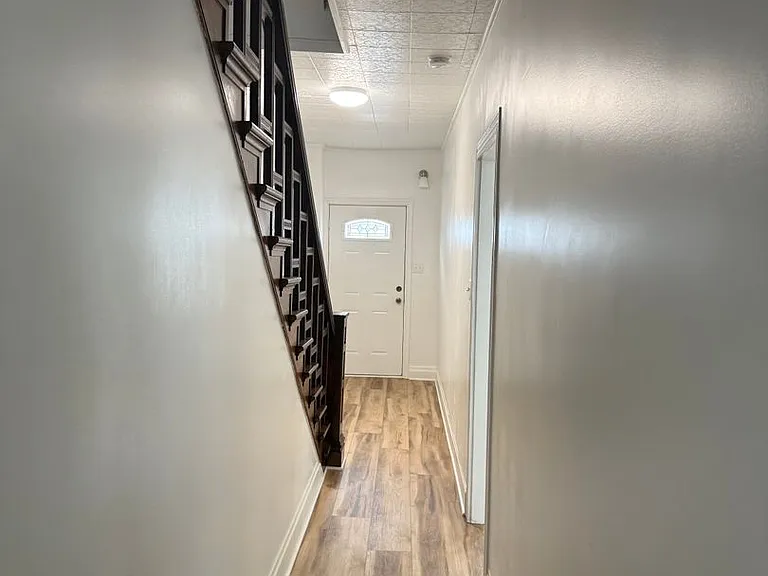 156 E Penn St — Photo 3