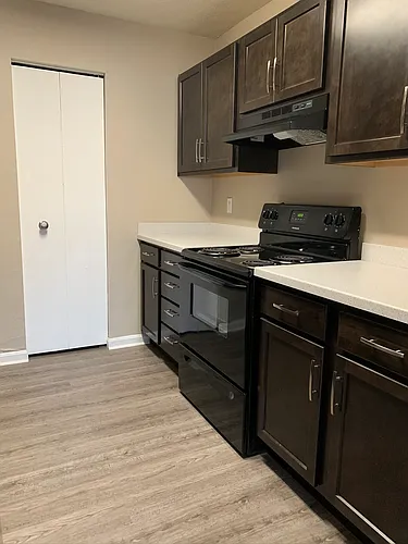 Big Red Apartments Photo 1
