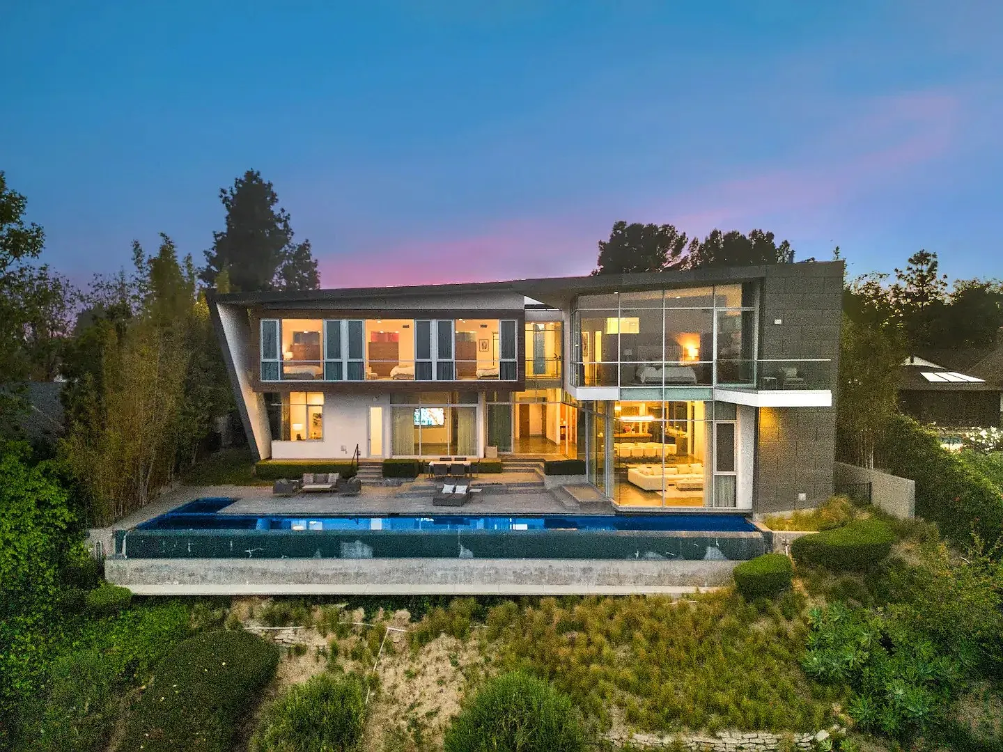 6 bed, 6.5 bath, 5402 sqft, $45,000 — Photo 2