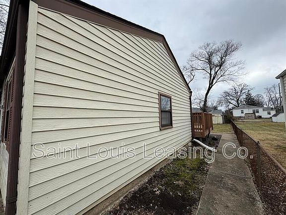 4th image of 830 Loekes Dr