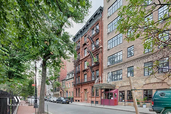 Rented by Warburg | media 9