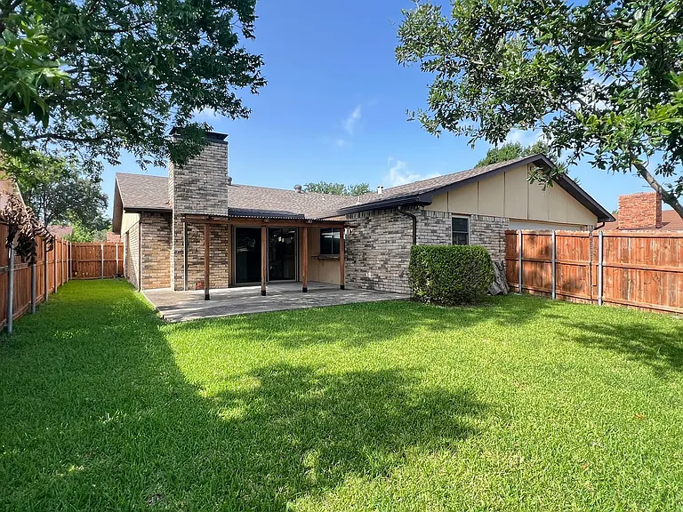 2107 Victoria Rd — Photo 38