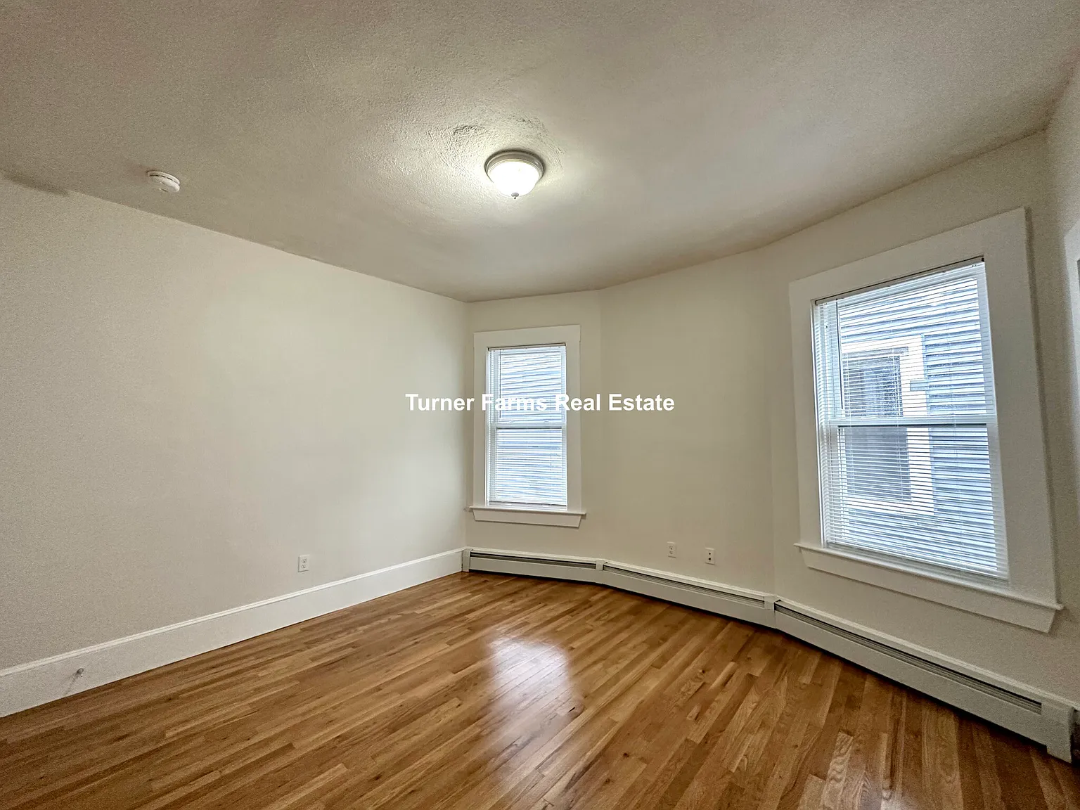 4 bed, 9999 sqft, $3,600 — Photo 2