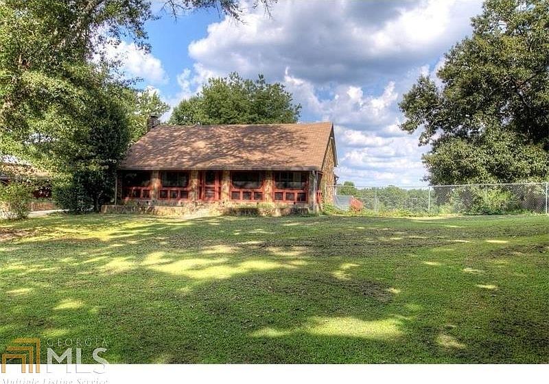 2nd image of 2756 Mount Carmel Rd
